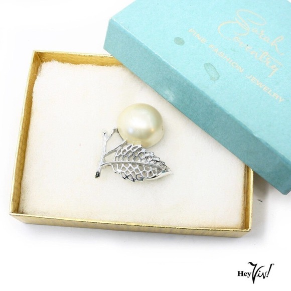 Vintage Sarah Coventry 1.5" Pin - Silver Pearl & Leaf in Original Box - Hey Viv - Picture 1 of 7